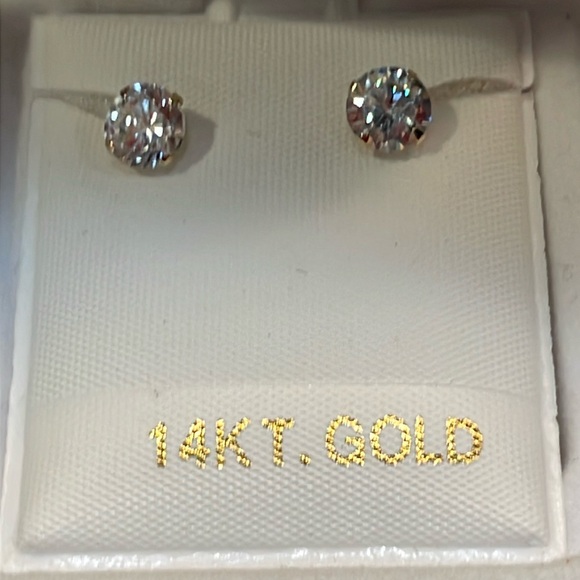 Jewelry - NIB 14K Yellow Gold Stud Earrings